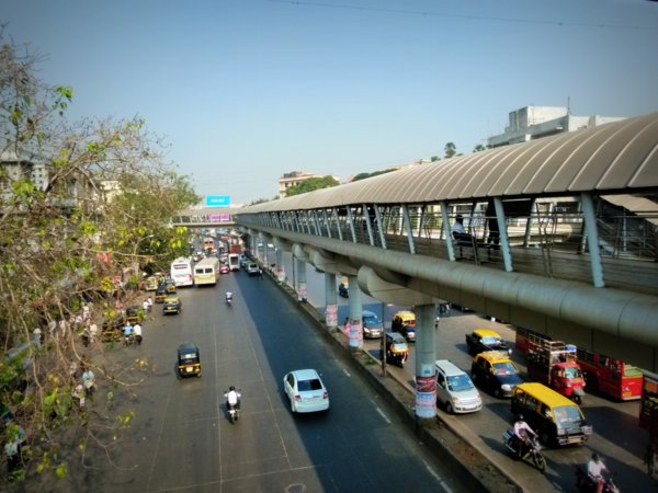 Don't be fooled by the almost empty road below the Sion Skywalk ! The traffic noise was unbearable