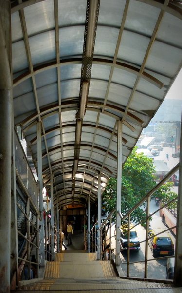 Exit towards Sion-Koliwade. The stairs are not very steep and quite easy to negotiate negotiate for a reasonably fit person