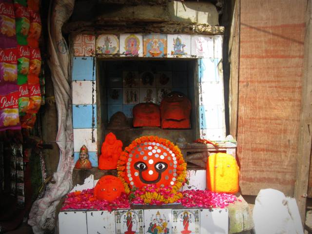 Roadside shrine, Pavagadh