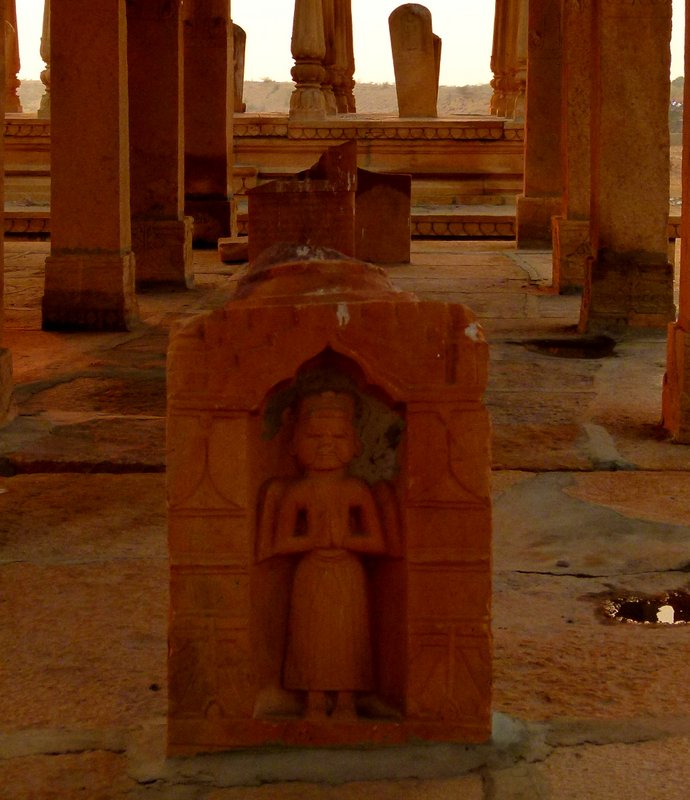 Angels on the memorial slab