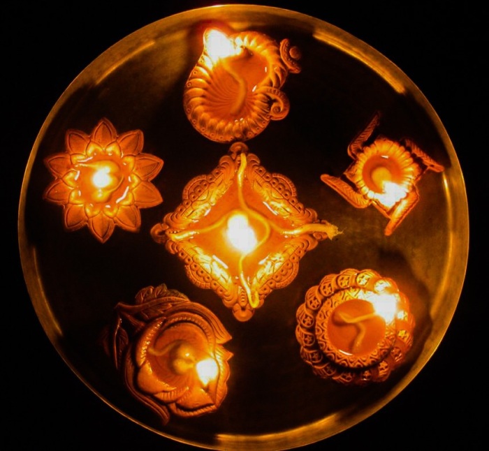 Clay diyas, earthen lamps, Diwali diyas