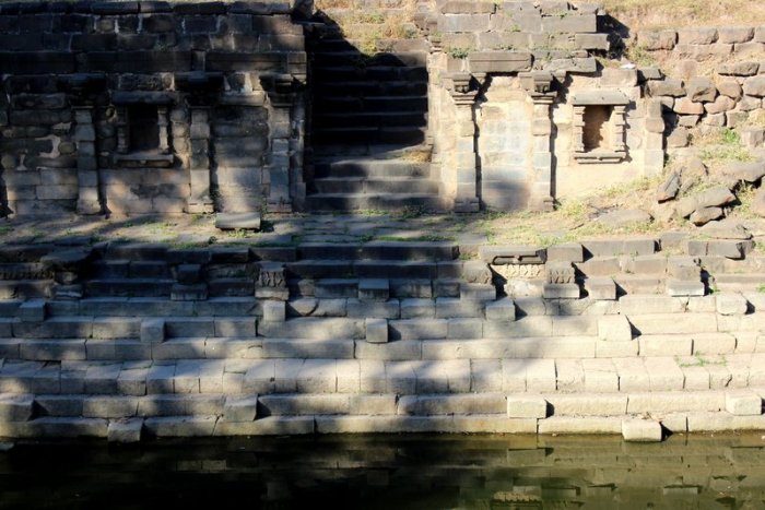 Lonar, Maharashtra, Stepwell, water tank, Ancient, Limbi Barav