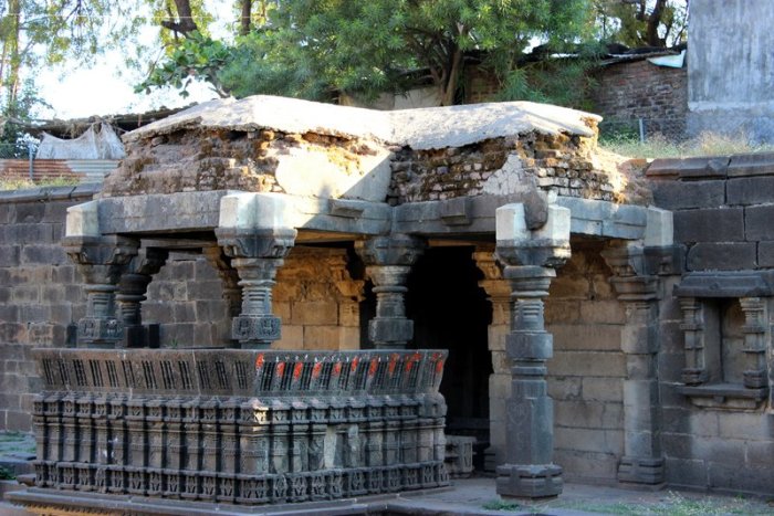 Lonar, Maharashtra, Stepwell, water tank, Ancient, Limbi Barav
