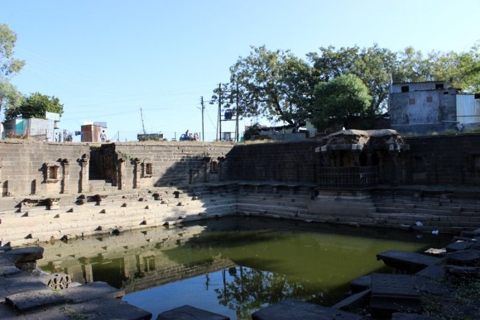 Lonar, Maharashtra, Stepwell, water tank, Ancient, Limbi Barav