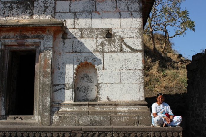 Ganesh Temple at Daulatabad, Woman priest, Daulatabad Fort